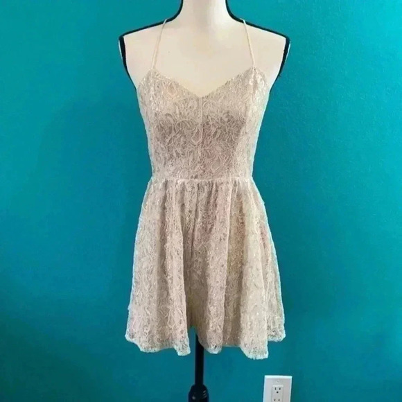 New with tags Urban outfitters kimchi blue blush pink romper in size 8 - Picture 1 of 4